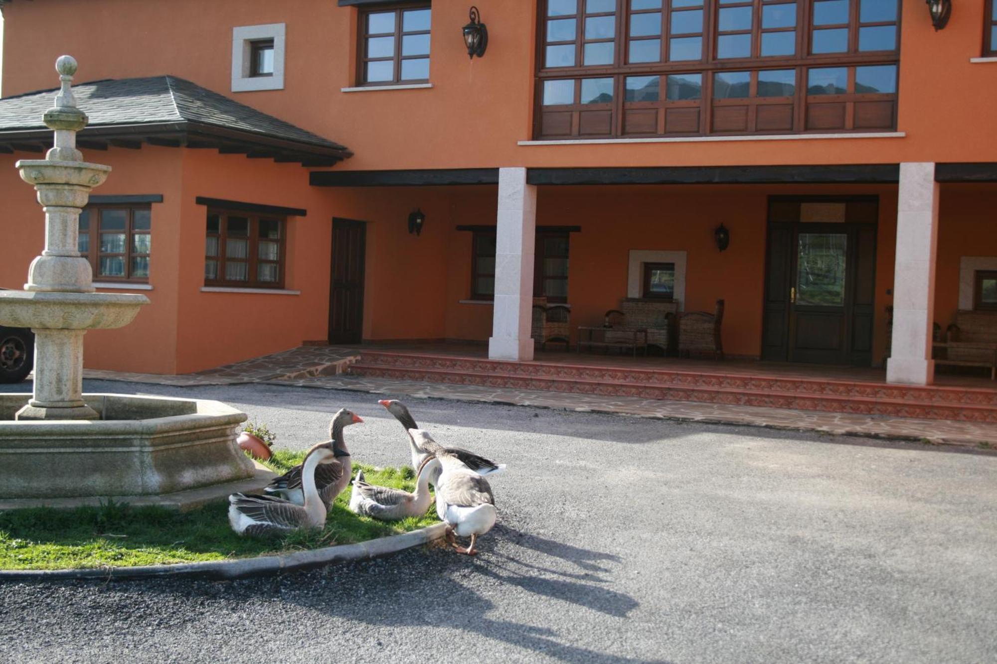 Hotel Rural Yeguada Albeitar Villayon Bagian luar foto