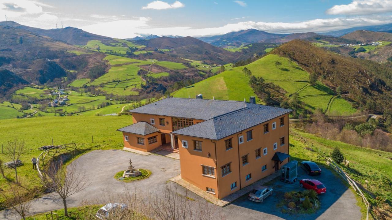 Hotel Rural Yeguada Albeitar Villayon Bagian luar foto